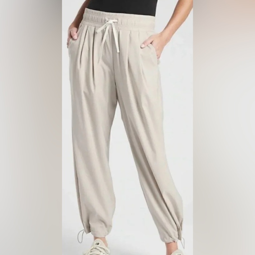 Athleta revive beige jogger pants. Size 0